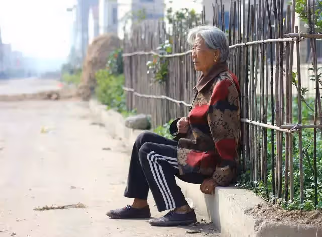 到了60歲,有多少存款才能體面養老?三位花甲老人說出心裡話