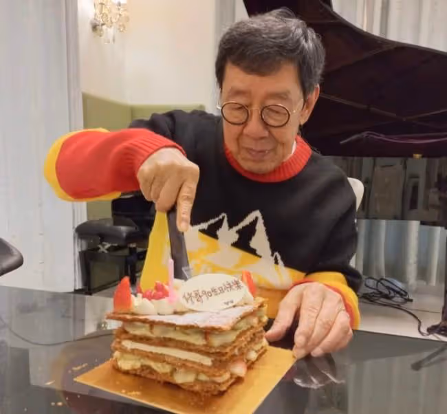 胡楓90大壽低調慶祝,精神奕奕狀態好,沒想過退休不介意熬夜拍戲