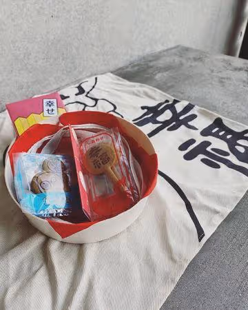 曾沛慈請完喜酒「頭披白紗」婚照絕美!螞蟻腰現形…喜餅小卡也超有愛