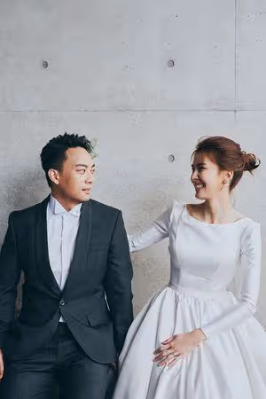 曾沛慈請完喜酒「頭披白紗」婚照絕美!螞蟻腰現形…喜餅小卡也超有愛