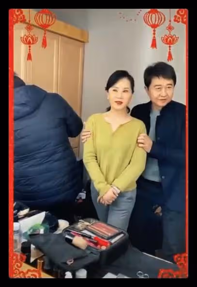 眾星錄製詩歌春晚:付笛生一家三口合體表演,董浩王潔實罕見露面