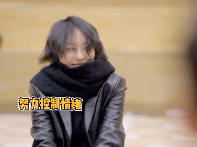 竇靖童節目躲鏡頭疑情緒崩潰,獲周迅溫柔安慰,兩人被贊神仙友誼