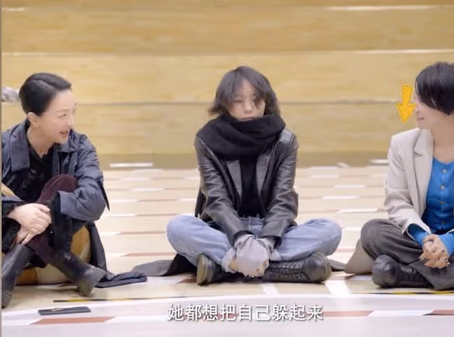 竇靖童節目躲鏡頭疑情緒崩潰,獲周迅溫柔安慰,兩人被贊神仙友誼
