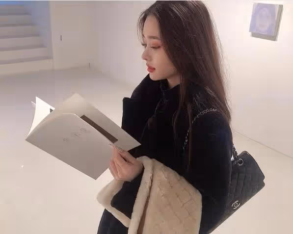 宋智雅被扒出穿戴十幾件假貨，富家女人設崩塌，被金賢中取消關注