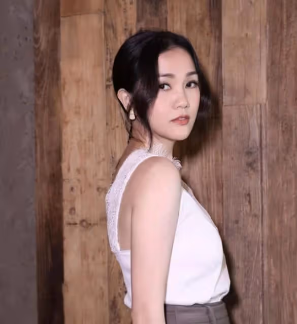 陳年箍牙照被曝光！香港知名歌手謝安琪大變樣，網友：很有年代感