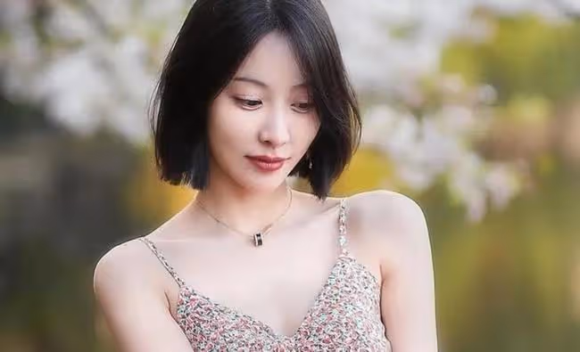 閃婚了,我嫁給一個高窮帥,只是單純迷戀他的八塊腹肌