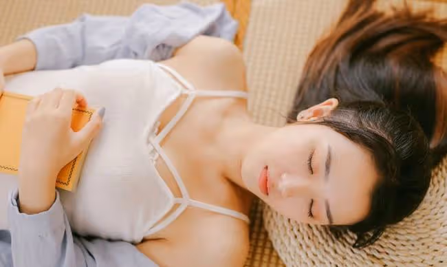 暗戀十年,我親眼看見他領女孩回家,推開門他們正在「飄然若仙」