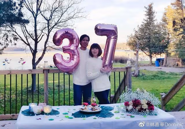 64歲實力港星林嘉華與妻子慶祝結婚37周年，曬18張現場照秀恩愛