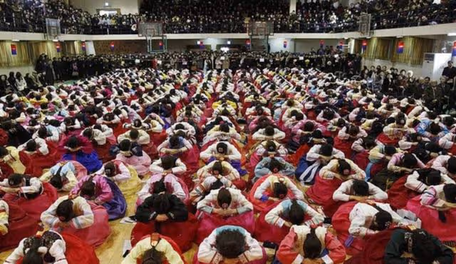 「拒絕向韓國人下跪!」中國女孩遭韓國民眾集體網暴