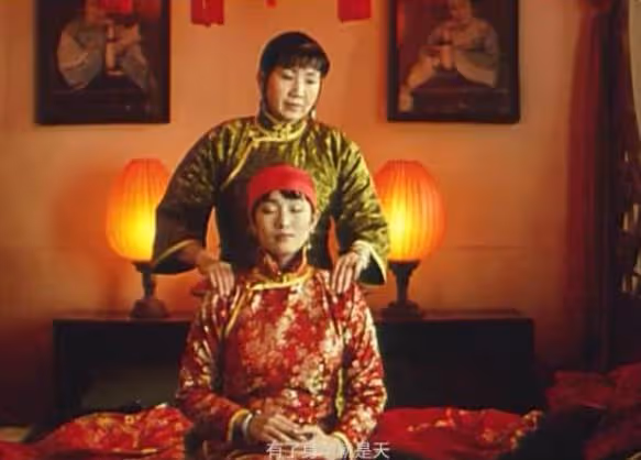 張藝謀曾斷言她「紅不了」,她不信命,74歲被趙麗穎捧紅成影后