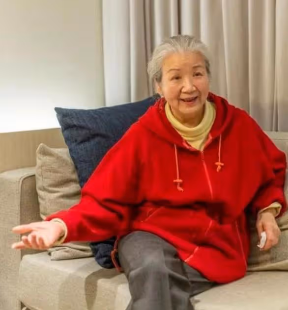張藝謀曾斷言她「紅不了」,她不信命,74歲被趙麗穎捧紅成影后