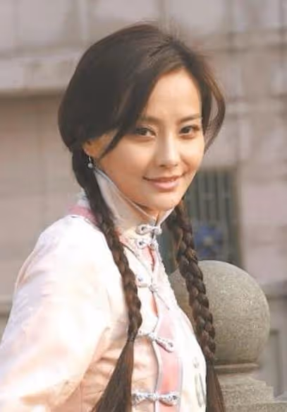 44歲馬雅舒近況曝光,認同自己比劉詩詩漂亮,網友:不紅倒是愛蹭