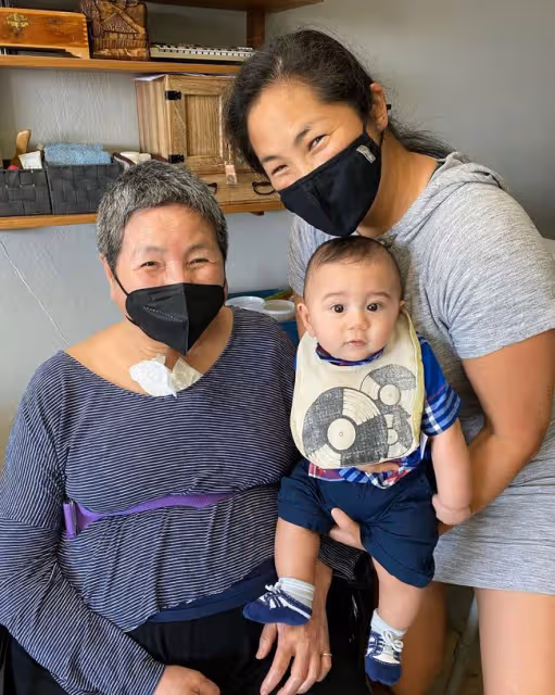 76歲鄭佩佩近況,拍打戲過度身體變差行動較慢,目前在國外生活