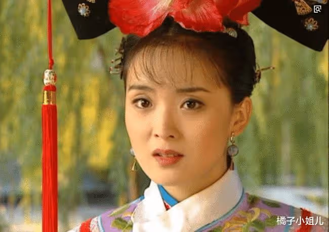 難怪晴兒更喜歡小燕子，初見含香時，你也不瞅瞅紫薇是咋介紹自己
