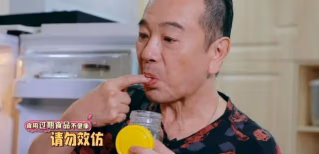 張晨光:倪萍勸朋友不要去他家吃飯,他連走紅毯的鞋都是租的