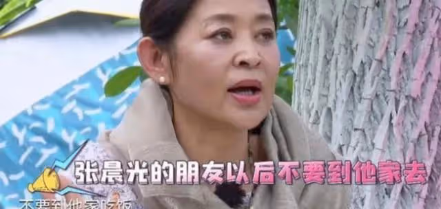張晨光:倪萍勸朋友不要去他家吃飯,他連走紅毯的鞋都是租的