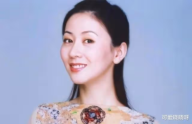 拍寫真走紅,被丈夫拋棄、遭父親指責,湯加麗如今後悔了嗎?