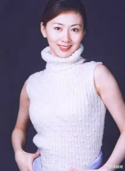 拍寫真走紅,被丈夫拋棄、遭父親指責,湯加麗如今後悔了嗎?