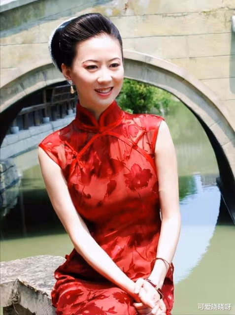 拍寫真走紅,被丈夫拋棄、遭父親指責,湯加麗如今後悔了嗎?