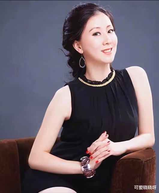 拍寫真走紅,被丈夫拋棄、遭父親指責,湯加麗如今後悔了嗎?