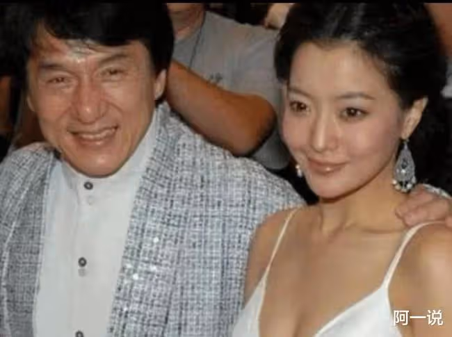 成龍拍攝神話時，有次突然將金喜善抱回房間，待了2個小時才出來