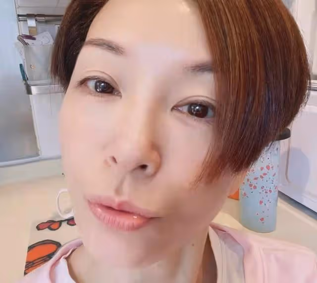 生氣!52歲TVB知名女星被曝為生娃秘密做保健,其老公曾兩度出軌