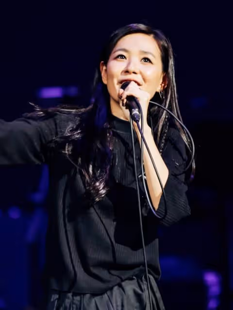 40歲女星演唱會上宣布離婚,結束2年半婚姻,不願透露2歲兒子去向