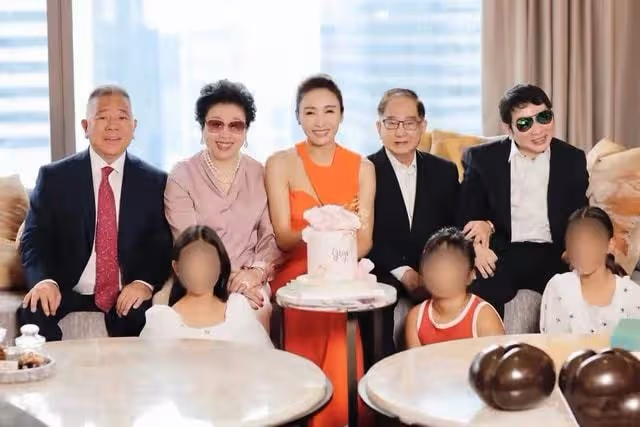 黎姿曬合照慶結婚13周年，66歲老公頭髮花白，兩人同框顏值差距大