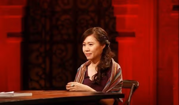52歲導演自曝女兒出生就進ICU,崩潰到痛哭,妻子堅強擠母乳喂女