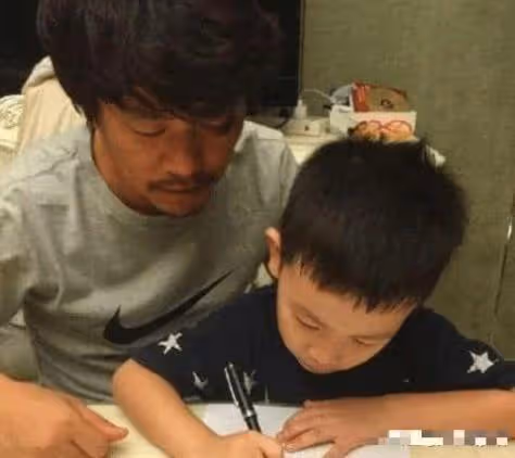 離婚時把一對兒女分開,說明王寶強骨子裡還是個村民