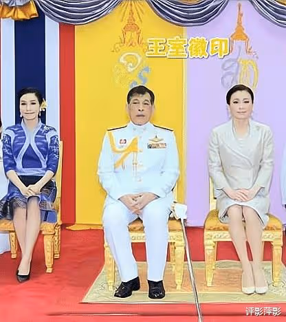 泰王給了詩妮娜特許，貴妃乘車掛有國王徽印，視她為妻子