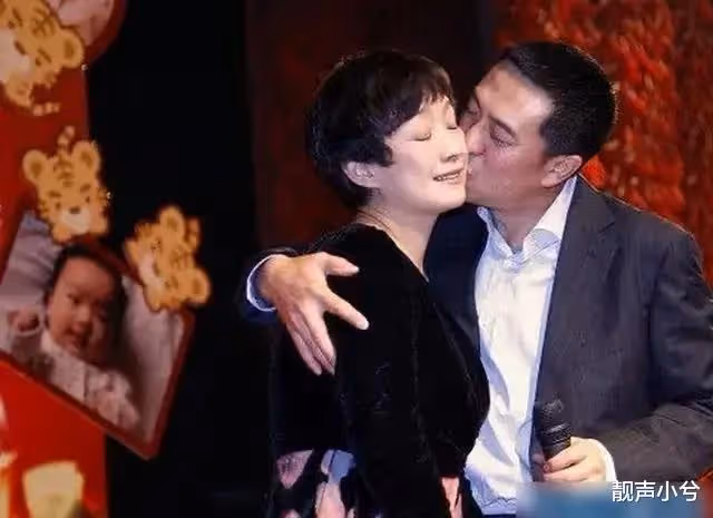 張嘉譯成名後，買了7000萬的別墅，200萬的豪車，而他的前妻杜珺並不幸福