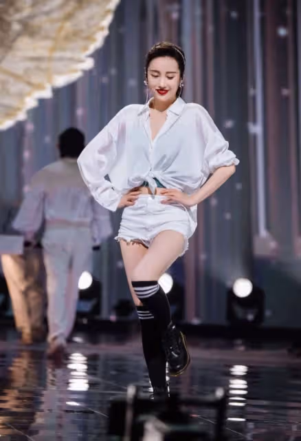 她是胡歌的夢中情人,因吃火鍋被富豪看上,從訂婚到結婚僅用17天