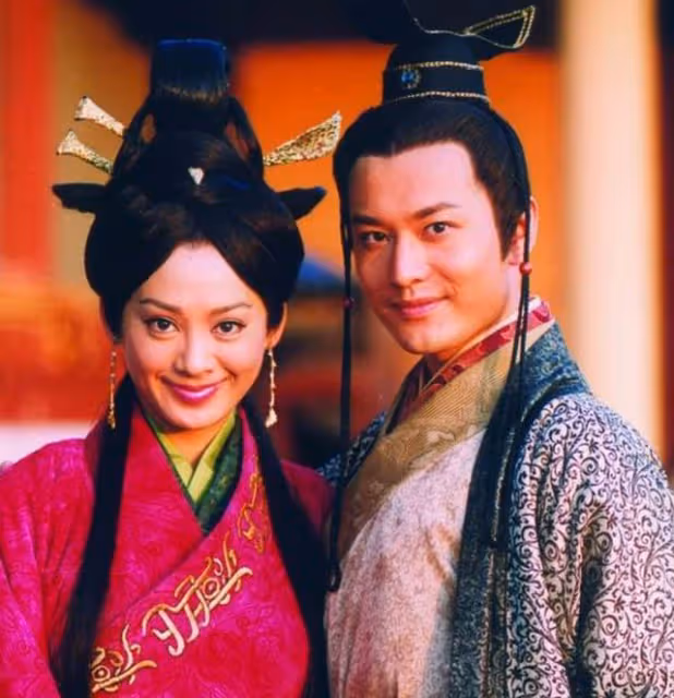 10年前演情侶,10年後演母子,女演員面對的娛樂圈,就這麼殘忍!