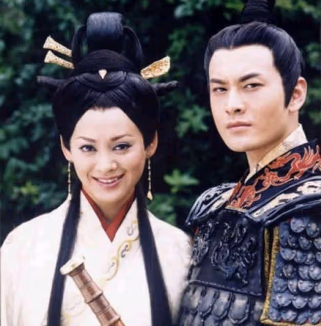 10年前演情侶,10年後演母子,女演員面對的娛樂圈,就這麼殘忍!