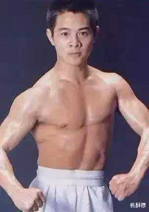 1988年，李連杰見到了身材豐滿的利智，不久後他就對妻子提出了離婚