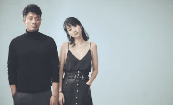 他們一見鍾情，從相識到結婚僅15天，結婚8年恩愛如初，讓人羨慕