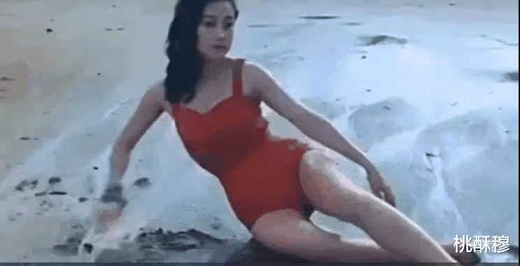 1988年，李連杰見到了身材豐滿的利智，不久後他就對妻子提出了離婚