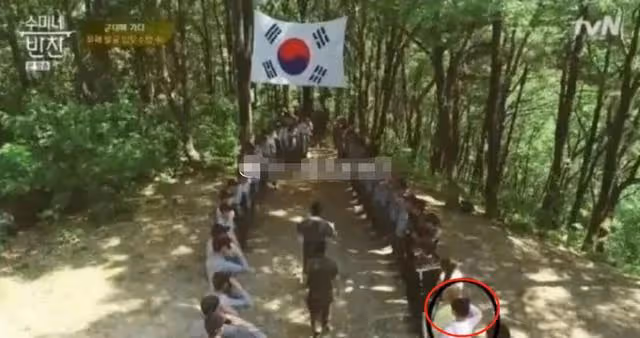 對韓國國旗敬禮,承認忘記自己來自中國,在韓務工愛豆下頭行為