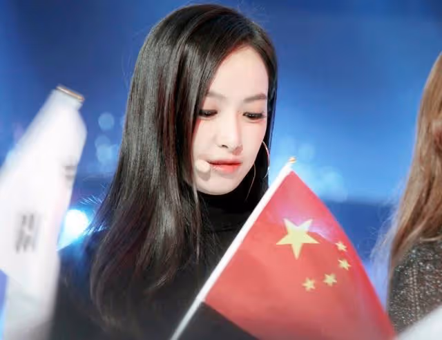 對韓國國旗敬禮,承認忘記自己來自中國,在韓務工愛豆下頭行為