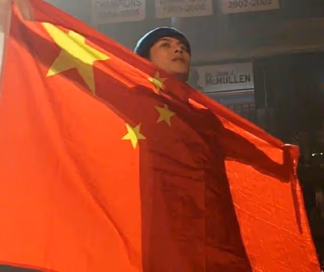 對韓國國旗敬禮,承認忘記自己來自中國,在韓務工愛豆下頭行為