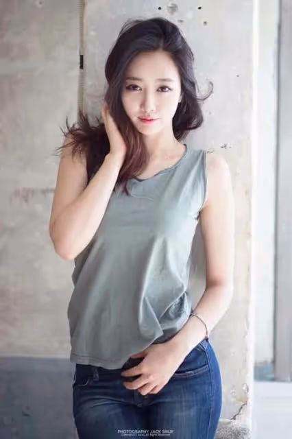 被人當眾扯下短裙,為母親藥費含淚陪笑,韓國女明星申海麗的心酸