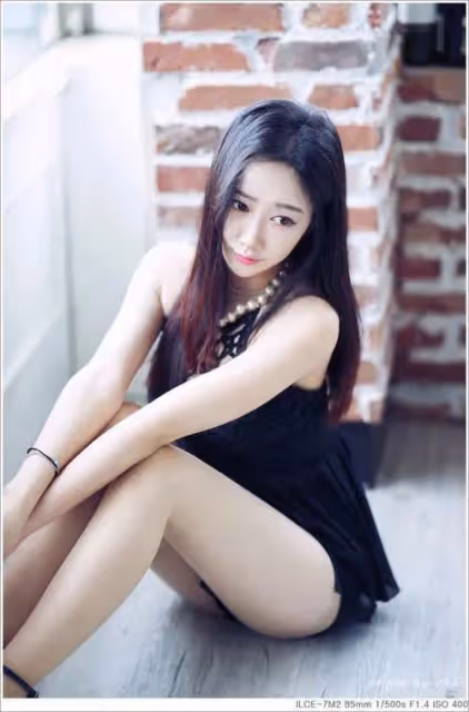 被人當眾扯下短裙,為母親藥費含淚陪笑,韓國女明星申海麗的心酸