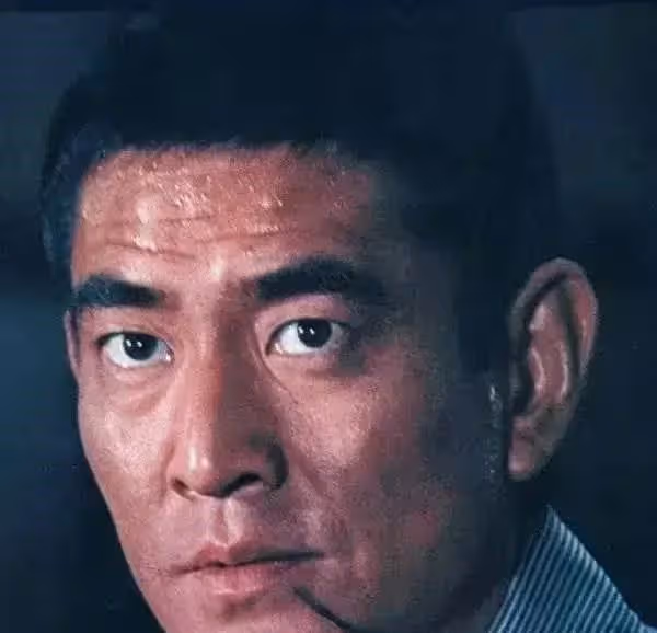 他的一生孤獨又悲壯,最後所有的財產竟然落到一個外人手裡