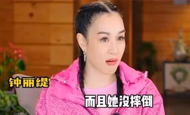 李若彤鍾麗緹雪地嬉鬧,膚白緊緻嬌俏似少女,兩人年齡相加超百歲