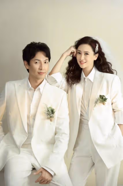 53歲翁虹曬照慶結婚15周年,與二婚老公相戀4月閃婚,女兒顏值高