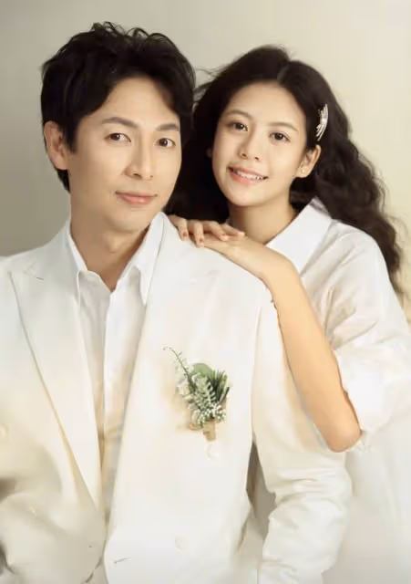 53歲翁虹曬照慶結婚15周年,與二婚老公相戀4月閃婚,女兒顏值高