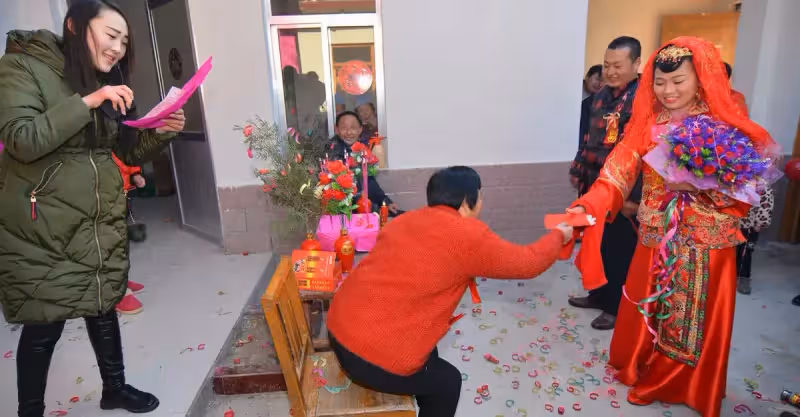 過門第二天，婆婆問兒媳要房租：住就要給錢，兒媳：好，你別後悔
