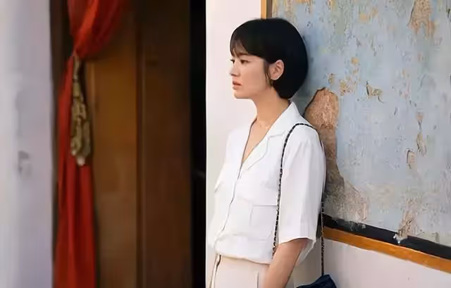 婆婆摔斷腿臥床,兒媳立馬拿行李回娘家:靜養好得快,這是你原話