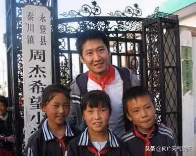 瘦死駱駝大如牛,窮得只剩100萬的明星去哪了,原來在東北做農夫